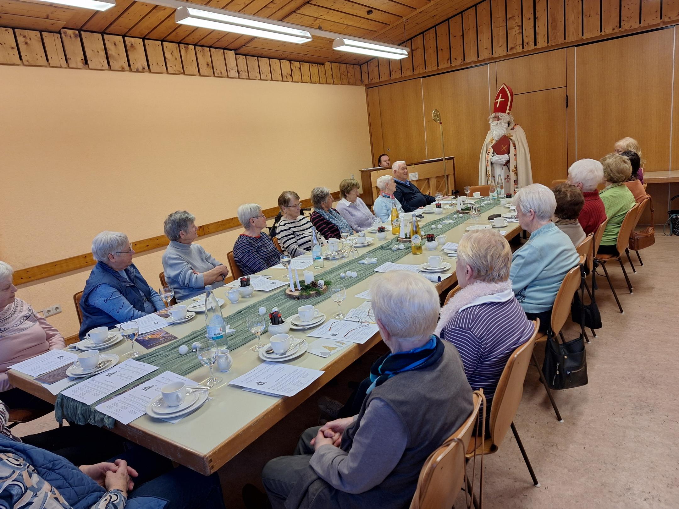 Nikolaus bei Kaffee + Mehr